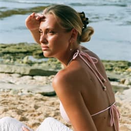 Kõrvarõngad Timi Essie - Mini Pearl Stud Earrings, Gold