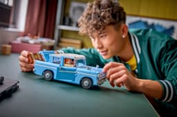 LEGO Harry Potter  Nõiutud lendav ford anglia™