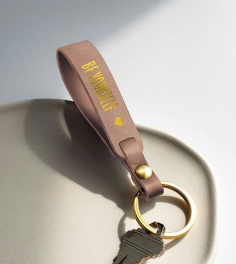 Giftish Nahast võtmehoidja BE YOURSELF beež