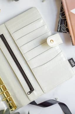 SEIK Premium nahast kaantega Tegude Kalender märkmik 2026 valge