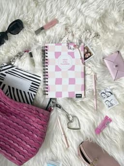 Tegude Kalender märkmik - that girl planner 26/27 (suur- spiraaliga)