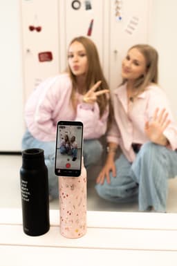 Kaks ühes termospudel magnetilise telefonihoidikuga – Maasikad (700 ml)